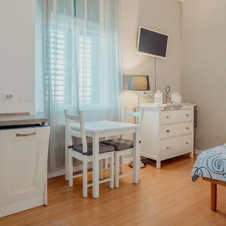 Artemar X3 With Sea Glimpse Apartment *